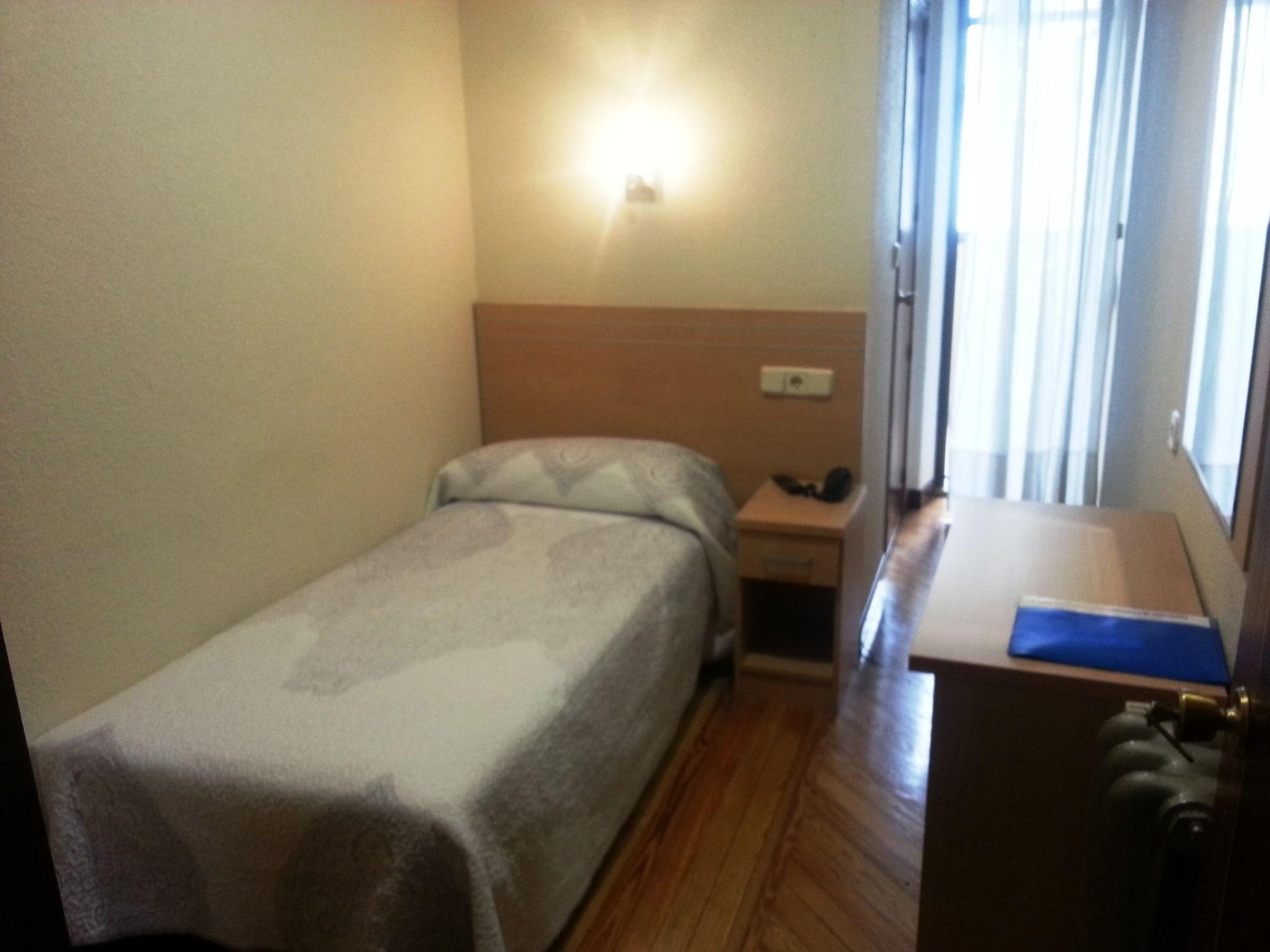 Hostal Avenida Madrid Exteriör bild