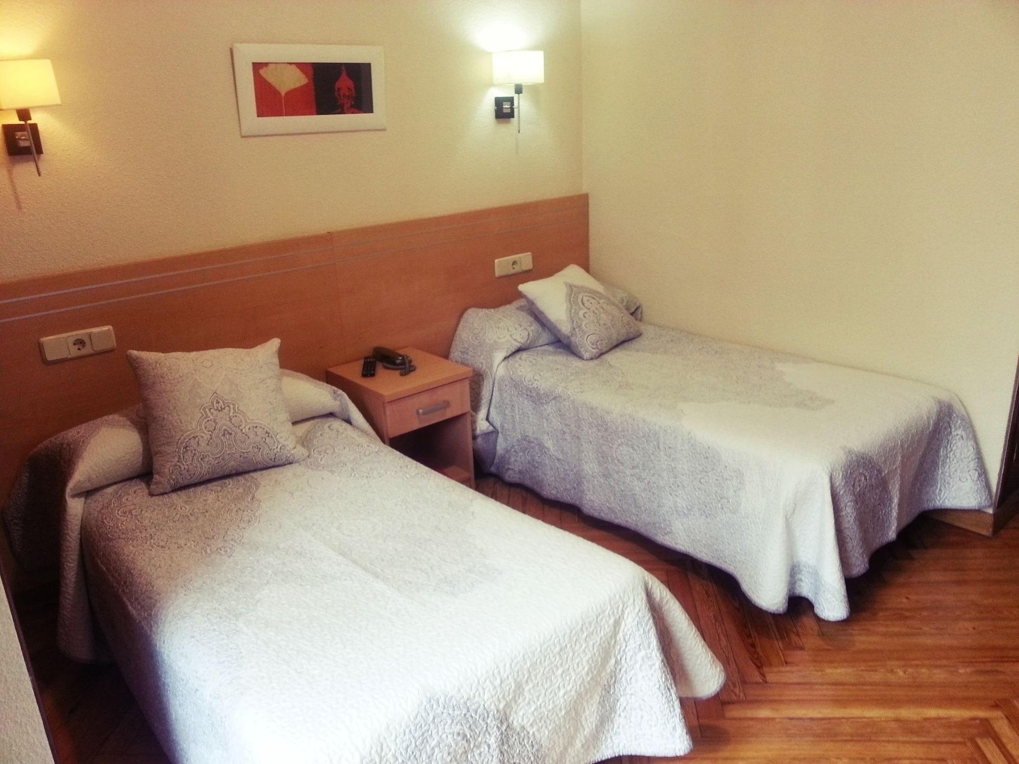 Hostal Avenida Madrid Exteriör bild