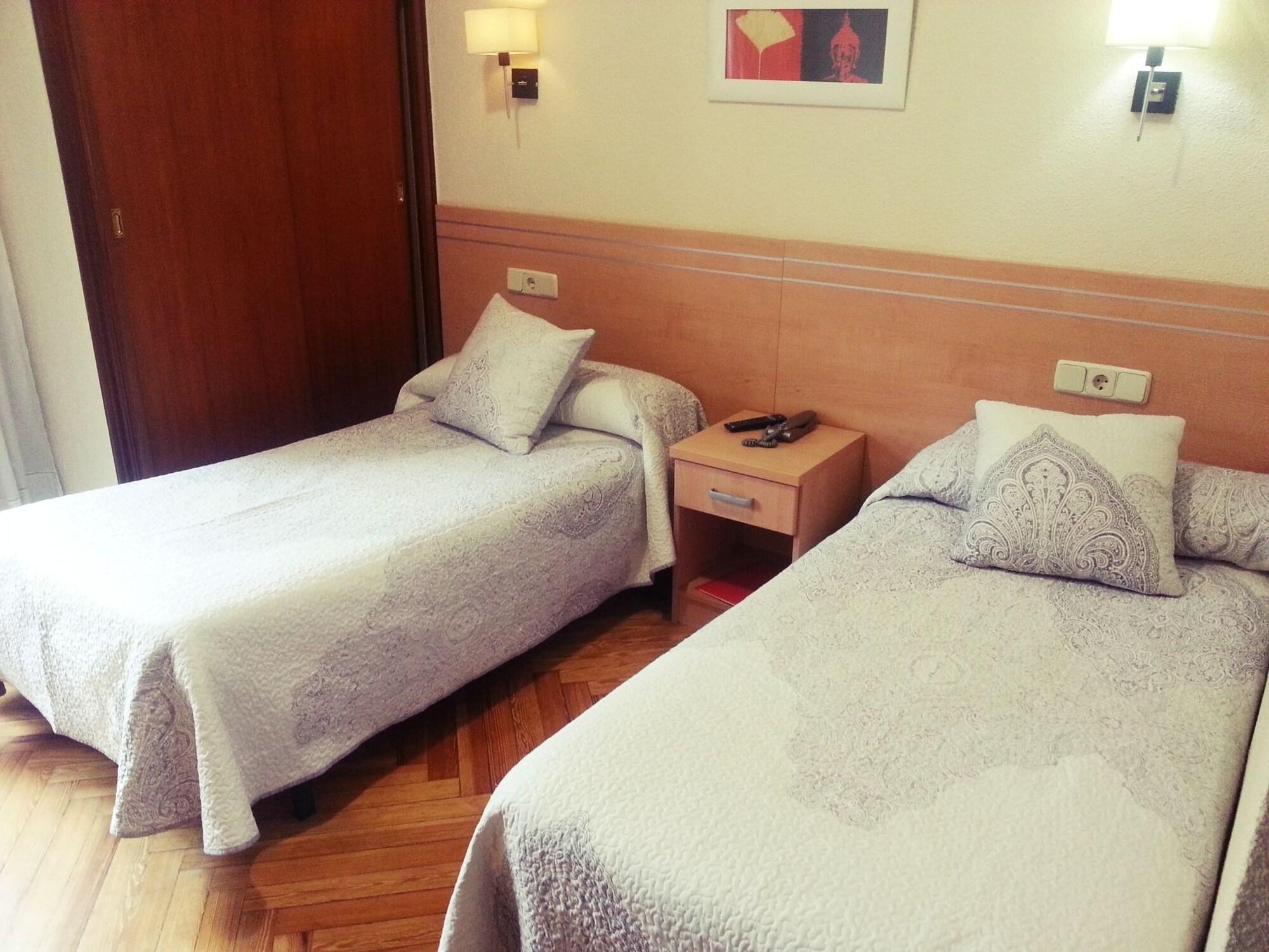 Hostal Avenida Madrid Exteriör bild
