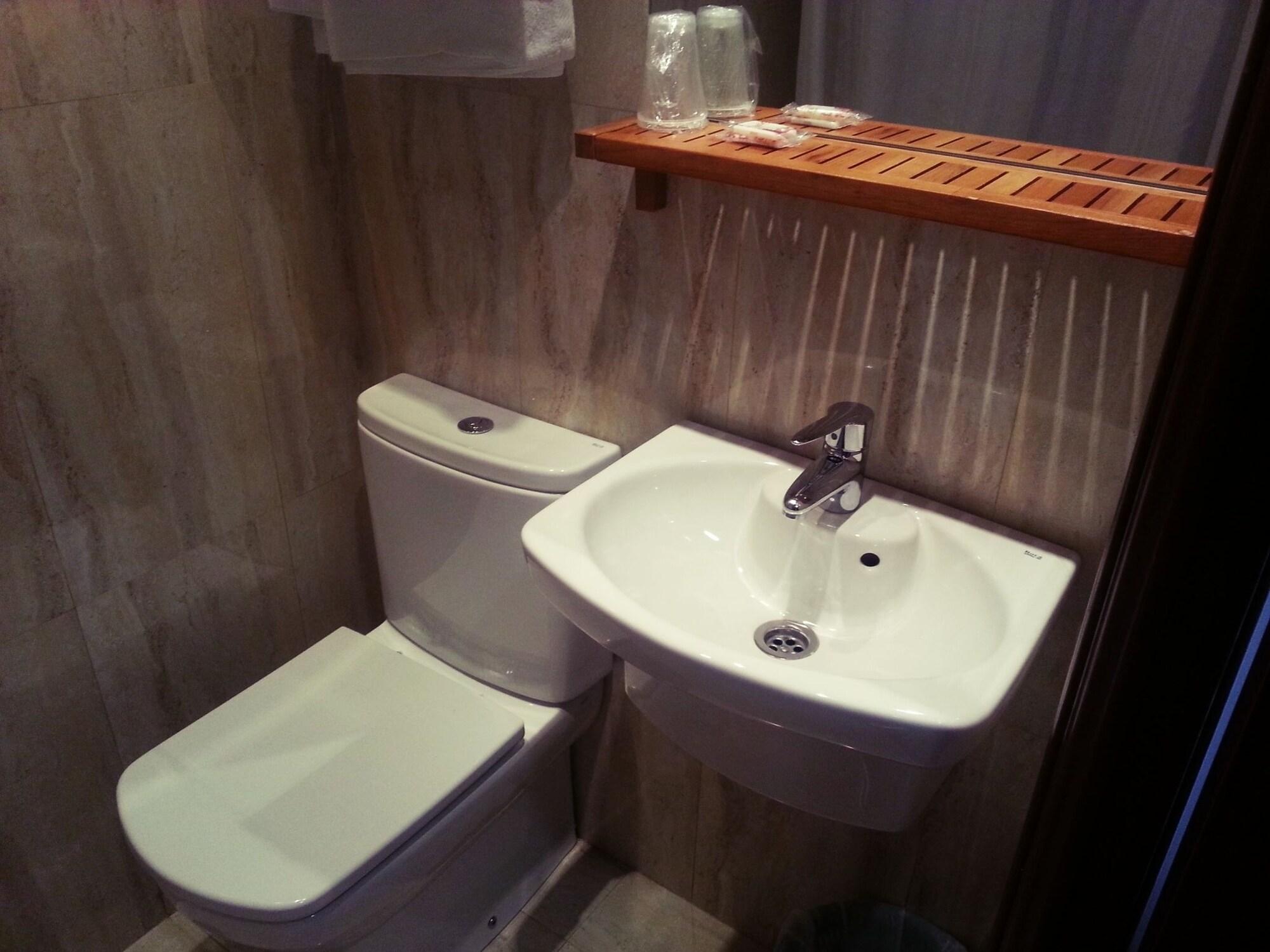 Hostal Avenida Madrid Exteriör bild