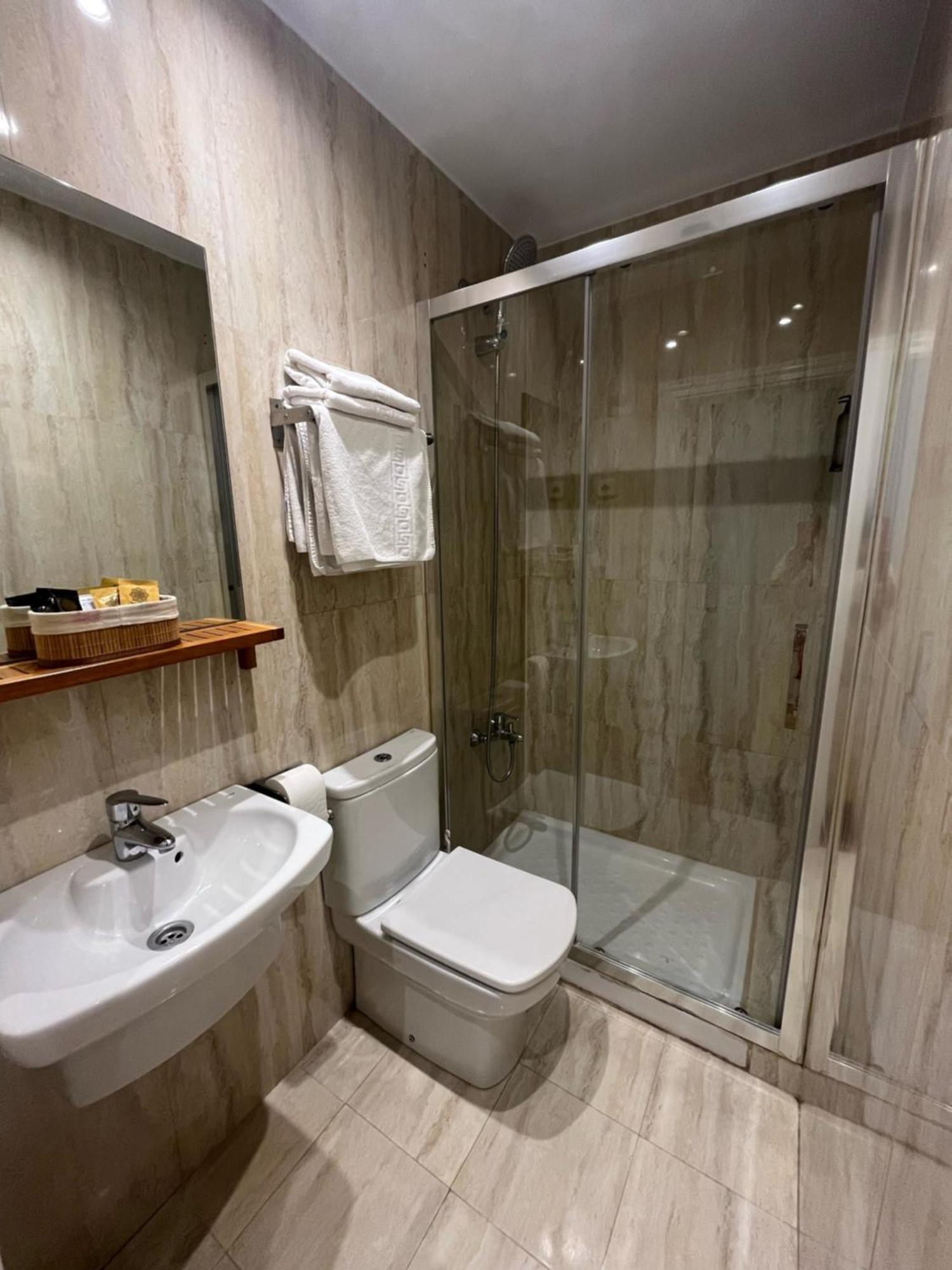 Hostal Avenida Madrid Exteriör bild