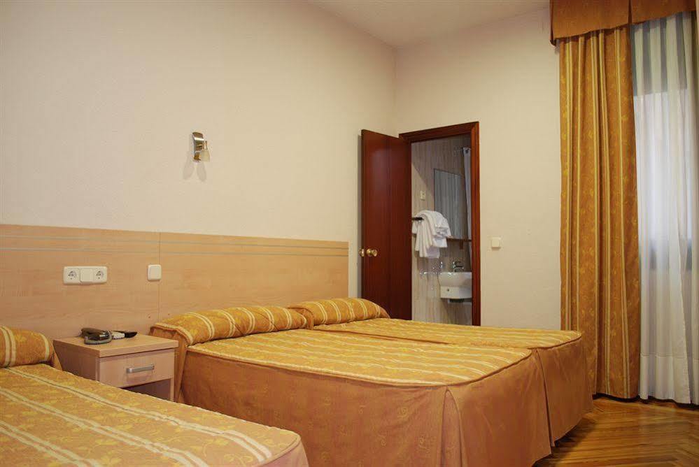 Hostal Avenida Madrid Exteriör bild