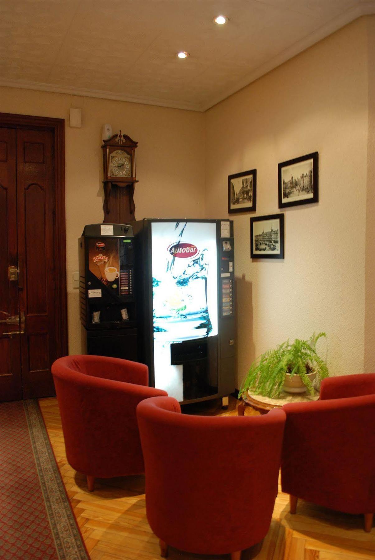 Hostal Avenida Madrid Exteriör bild